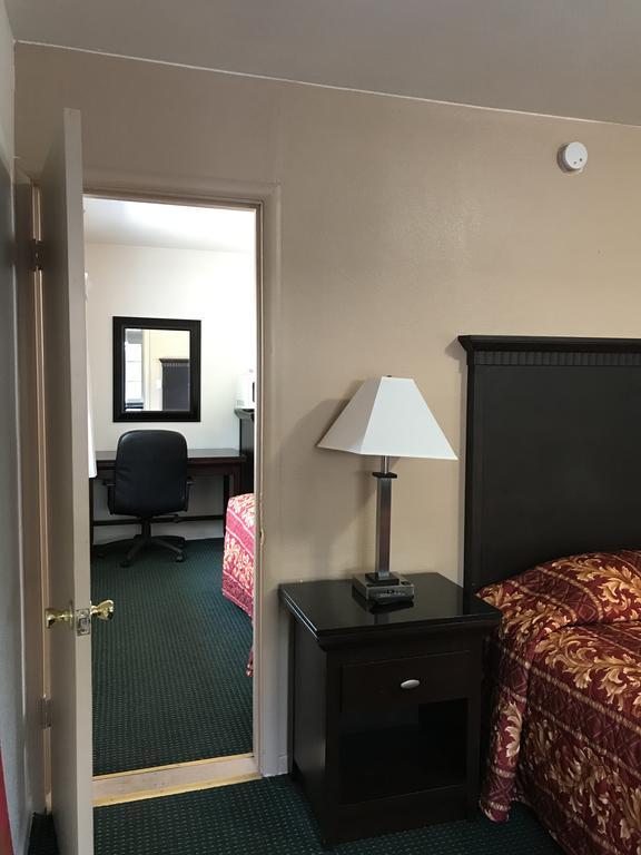וויד Townhouse Motel מראה חיצוני תמונה